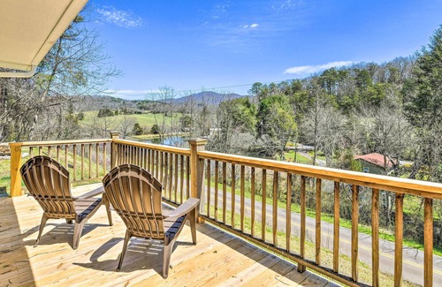 Franklin Cabin | Inviting Franklin Cabin w/ Deck & Mtn Views!