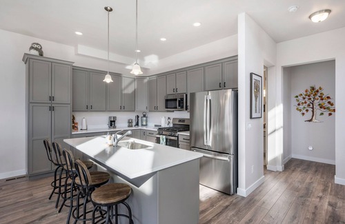 Deer Mountain House | Inviting Hideout Townhome w/Balcony & Lake Views!
