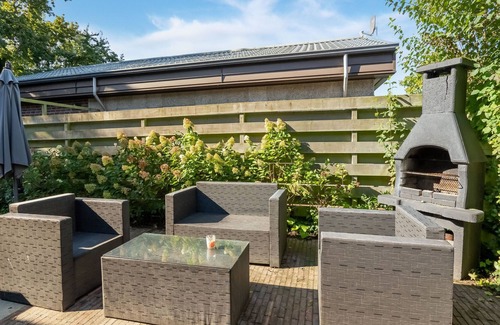 Baarland House | Inviting holiday home in Baarland with terrace