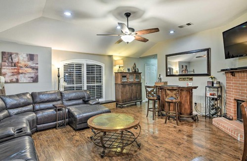 Lewisville House | Inviting Lewisville House with Patio and Grill!