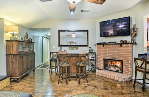 Lewisville House | Inviting Lewisville House with Patio and Grill!
