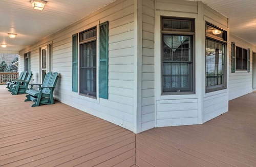 Valley Creek Run House | Inviting Maggie Valley House ~ 4 Mi to Slopes