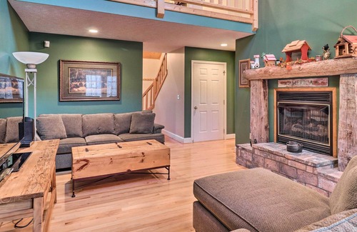 Valley Creek Run House | Inviting Maggie Valley House ~ 4 Mi to Slopes