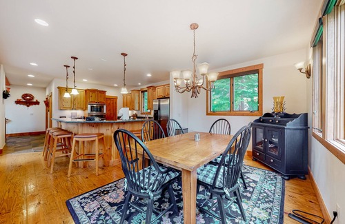 Crown Cabin | Inviting mountain cabin with skiing, fireplace, balcony, hot tub, & W/D