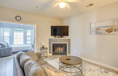 Vaught Condo | Inviting Myrtle Beach Condo: 1 Mi to Beach Access!