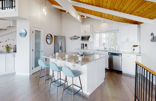 Camano Island House | Inviting pet-friendly waterfront home with firepit, pool table, grill, & W/D