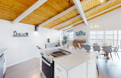 Camano Island House | Inviting pet-friendly waterfront home with firepit, pool table, grill, & W/D