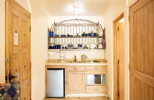 Colonia El Progreso Apartment | Inviting Resort Studio Suite with Terrace