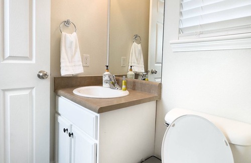 Pleasant Grove House | Inviting Retreat Nestled in Pleasant Grove - Your Comfortable Townhome