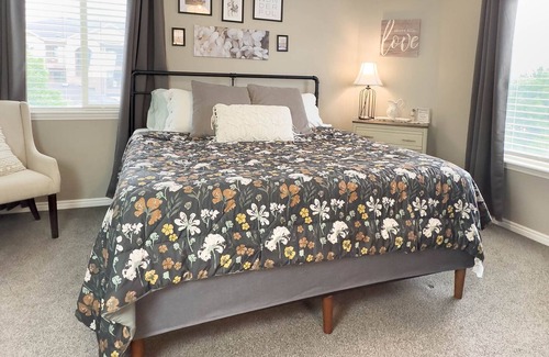 Pleasant Grove House | Inviting Retreat Nestled in Pleasant Grove - Your Comfortable Townhome