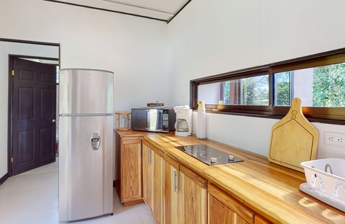 Santa Cruz de Leon Cortes House | Inviting riverfront home with mountain views, full kitchen, & dog-friendly