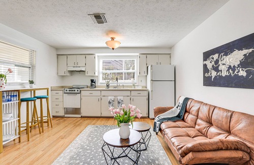 South Sarasota Cottage | Inviting Sarasota Cottage: 5 Mi to Beach Access!