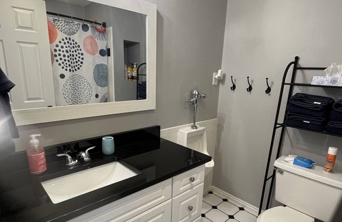 Farmington House | Inviting space 5 min from Lagoon, Station Park restaurants & shopping, & trails!