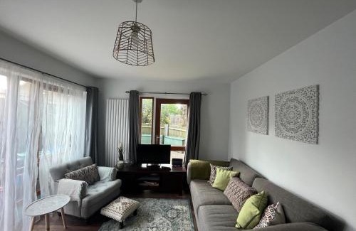 Shadwell Apartment | Inviting & Spacious 3BD Flat - Shadwell