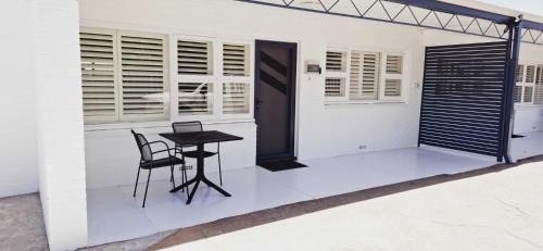 Rockingham Apartment | Inviting Stay Close to Rockingham and Palm Beach - Hosted by Canstay