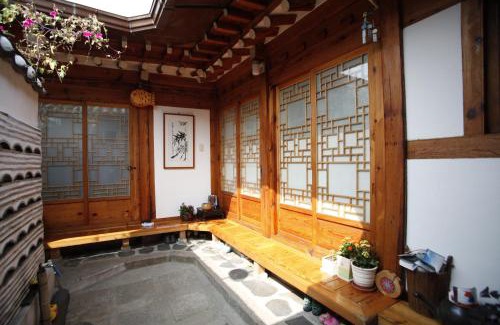 Gahoe-dong House | Inwoo Guesthouse