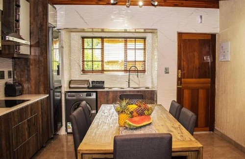 Hazyview House | Inyamatane 227B Kruger Park Lodge