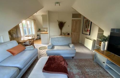 Seale Apartment | Ipsley Lodge Apartment Surrey Hills