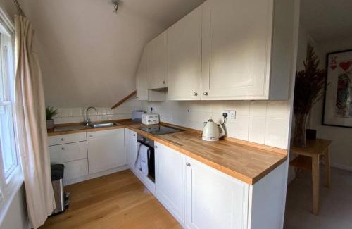 Seale Apartment | Ipsley Lodge Apartment Surrey Hills