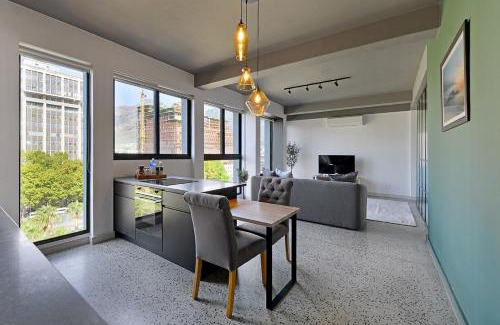 Foreshore Apartment | Ira - Luxury Apt with City & Mountain Views