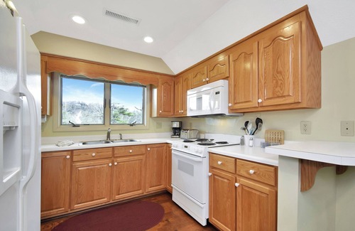 Blowing Rock Condo | Iris 4 | Fireplace, Restaurant, Pool, Spa