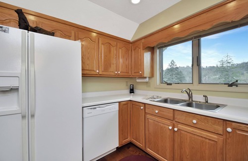 Blowing Rock Condo | Iris 4 | Fireplace, Restaurant, Pool, Spa
