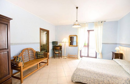 Laterza Bed & Breakfast | Iris Bed and Breakfast
