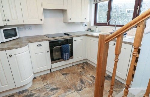 Pendeen House | IRIS COTTAGE, character holiday cottage, with open fire in Pendeen