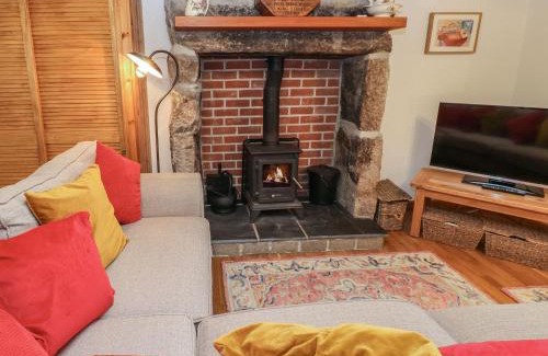 Pendeen House | Iris Cottage