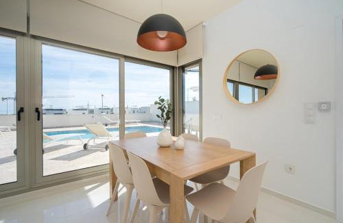 San Miguel de Salinas Villa | Iris