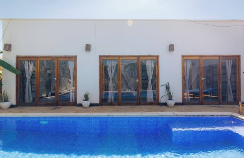 Kidoti Villa | Iris House - Private Pool, AC & Wi-Fi