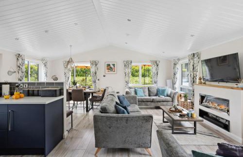 Lifton House | Iris Lodge, 18 Roadford Lake Lodges