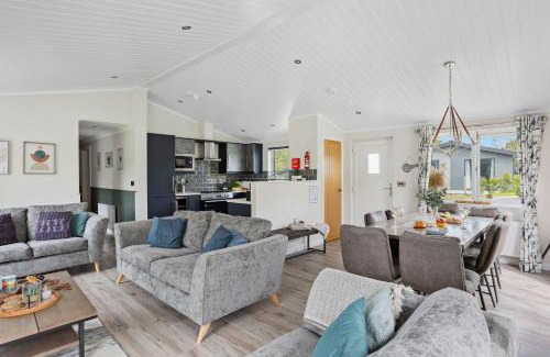 Lifton House | Iris Lodge, 18 Roadford Lake Lodges