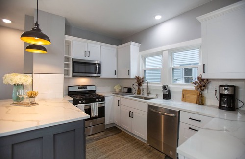 Northeast South Bend House | IRISH COVE GETAWAY! Walk to Notre Dame! Host a Tailgate with 2 homes!