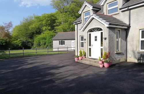 Coleraine House | IRISH OPEN 2025 Large house sleeps 14. Beside forest & beach. 30mins to Portrush