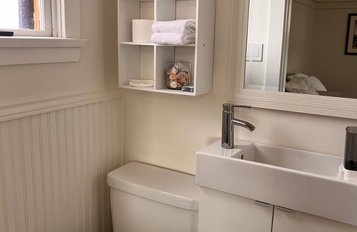 Victoria Villa | Irish Point - Top Floor Pivate Room with Ensuite