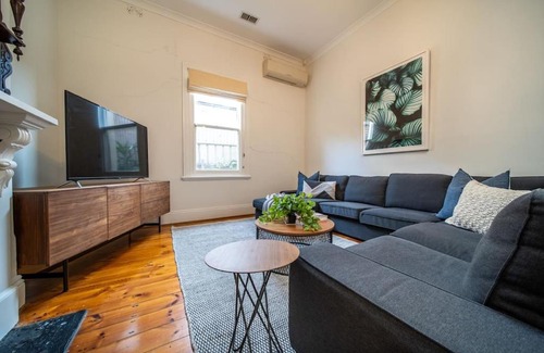 Adelaide Central Business District House | Irmas Place on Halifax