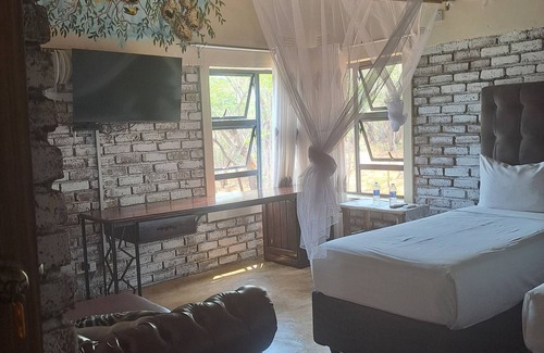 Victoria Falls Bed & Breakfast | iroCK Lodge