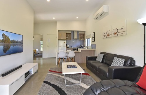 Pokolbin Villa | Ironbark Hill Villa 6