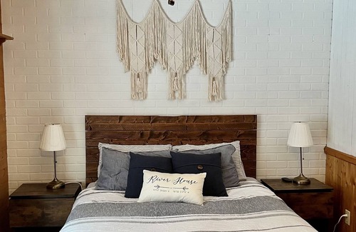 Minden Hills Cottage | Irondale River House