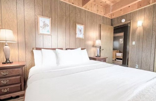 Whispering Forest Cabin | Ironwood Cabin - Backs To Hiking Trails And Has Slope Views! 3 Bedroom Cabin