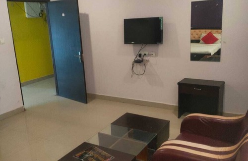 Jubilee Hills Hotel | iROOMZ Hotel Diamond Park