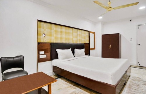 Masab Tank Hotel | iROOMZ Hotel Hyderabad Towers