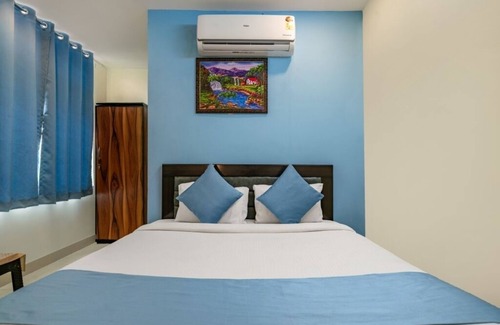 Kukatpalli Hotel | iROOMZ KSR Luxury Rooms