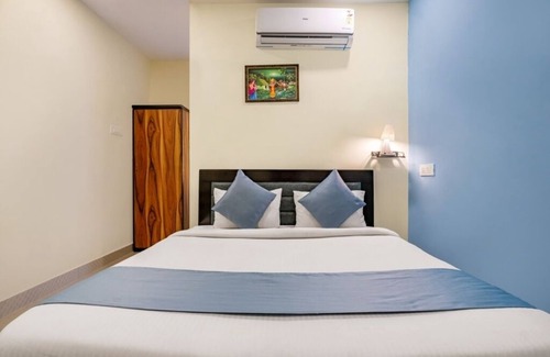 Kukatpalli Hotel | iROOMZ KSR Luxury Rooms