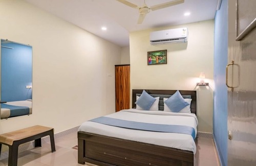 Kukatpalli Hotel | iROOMZ KSR Luxury Rooms