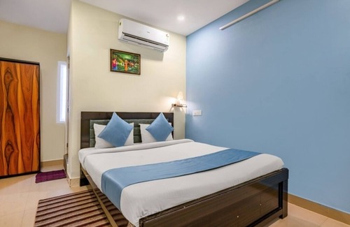 Kukatpalli Hotel | iROOMZ KSR Luxury Rooms