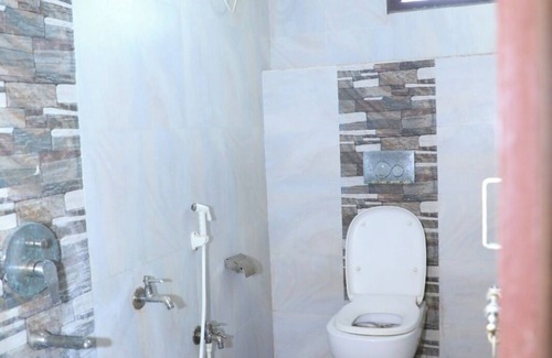 Hyderabad Hotel | iROOMZ Peaceful Stay Villa