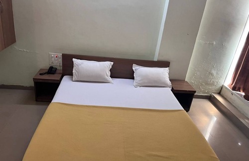 Vijayapura Hotel | iROOMZ The Grand Lodge