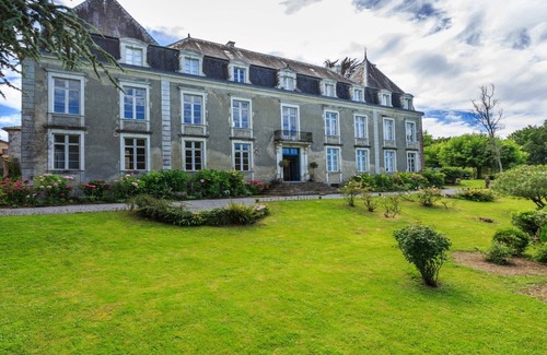 Hastingues Apartment | Irouléguy apartment in the Château d'Estrac